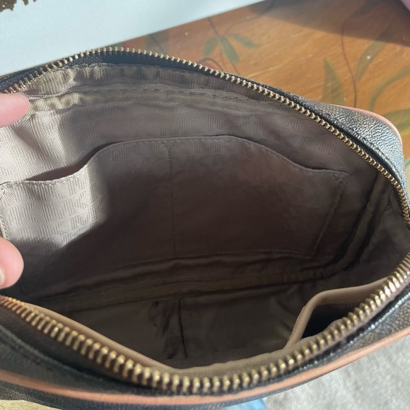 Michael Kors Crossbody - Picture 7 of 17